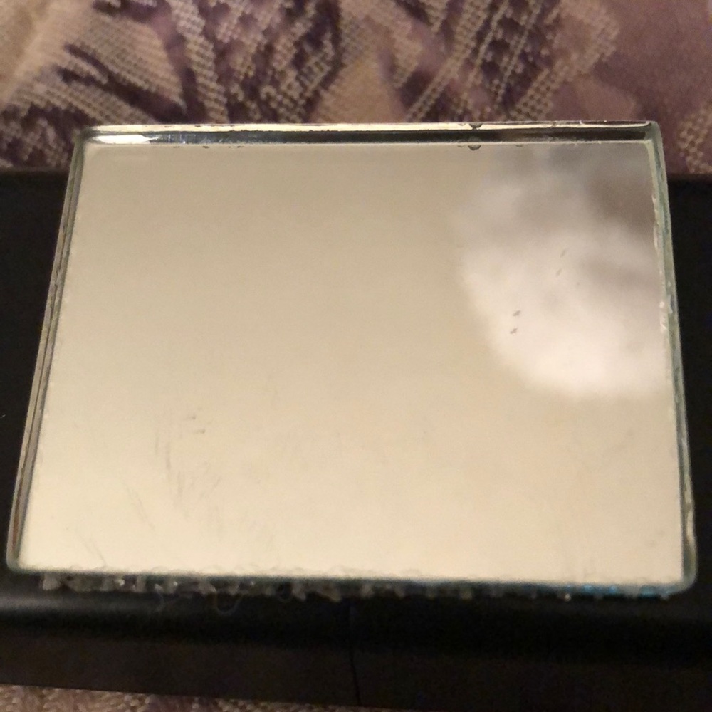 Tiny piece of mirror glass needs minor cleaning